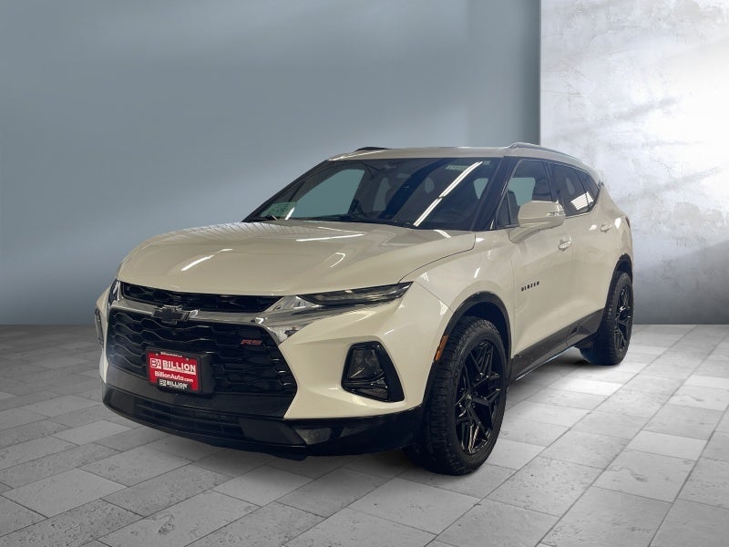 2021 Chevrolet Blazer RS in Iridescent Pearl Tricoat — front three-quarter view